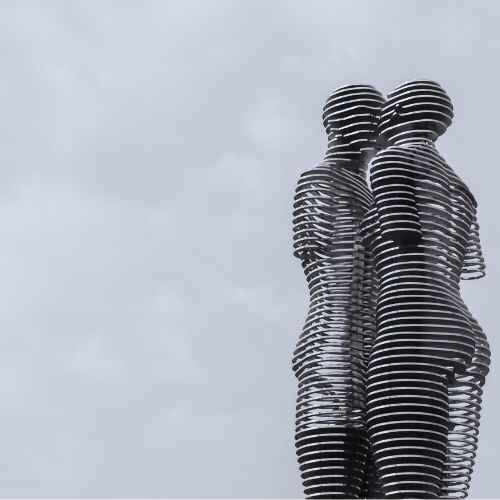 Georgia travel guide – moving ‘Statue of Ali and Nino’ sculpture in Batumi, symbolizing love and history.